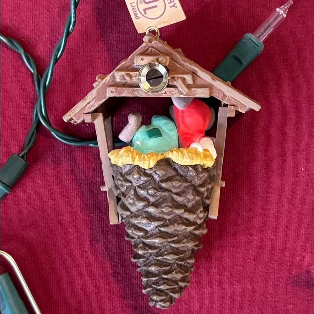 Hallmark Vintage Christmas Set of 5 Lighted Ornaments - Picture 3 of 13